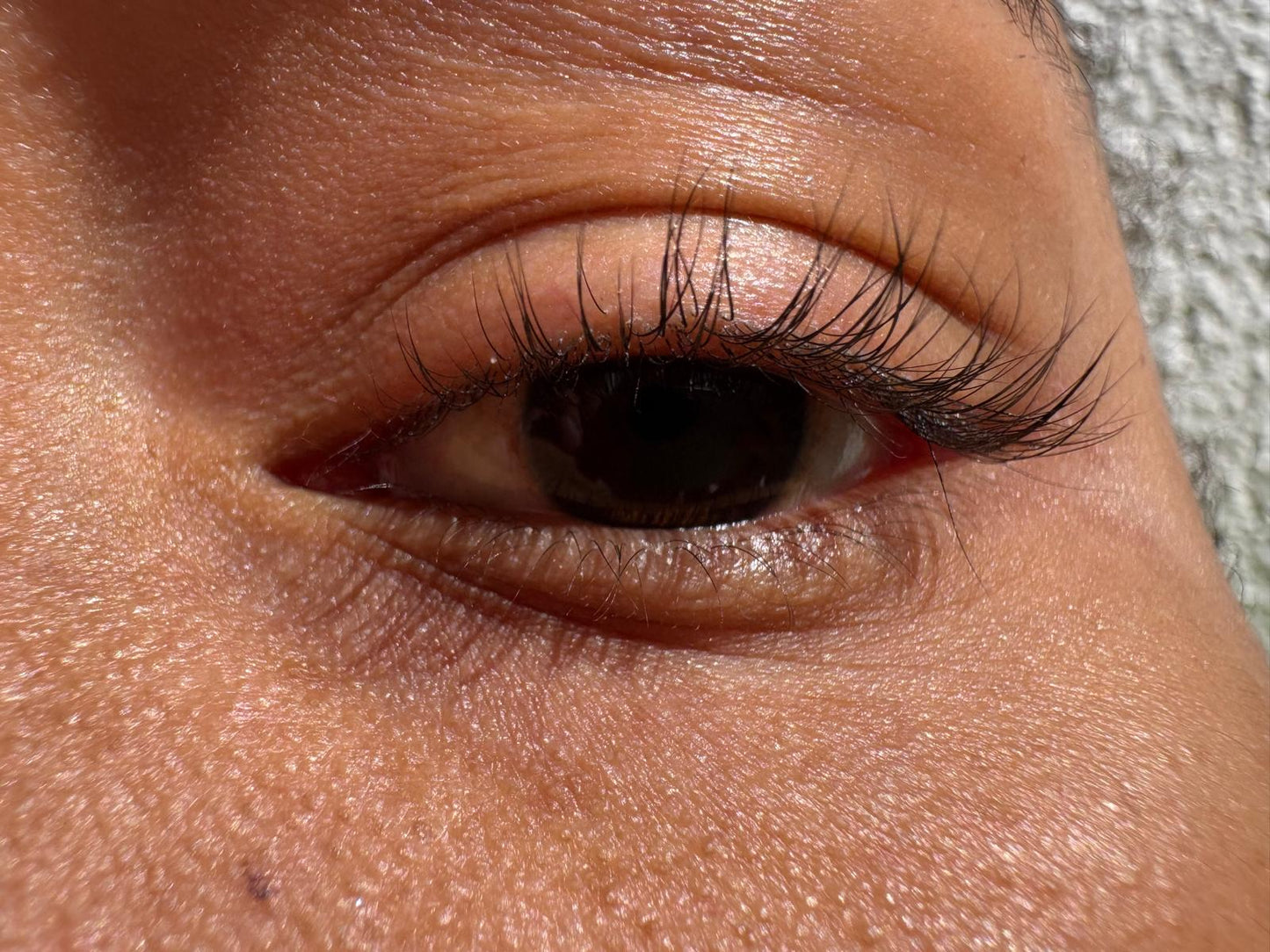 Serum natural para estimular el crecimiento de tus pestañas y la cejas